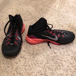 Basketball shoes